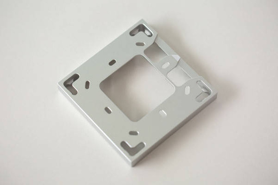 Loxone pojedynczy uchwyt montażowy srebrny