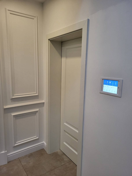 SmartThin - ramka podtynkowa do tabletu (biała)