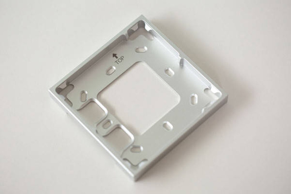 Loxone pojedynczy uchwyt montażowy srebrny