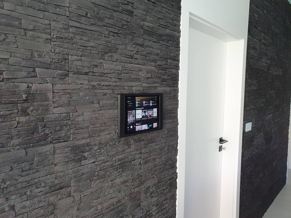 SmartThin - ramka natynkowa do tabletu (czarna)