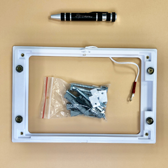 SmartThin - ramka podtynkowa do tabletu (biała)