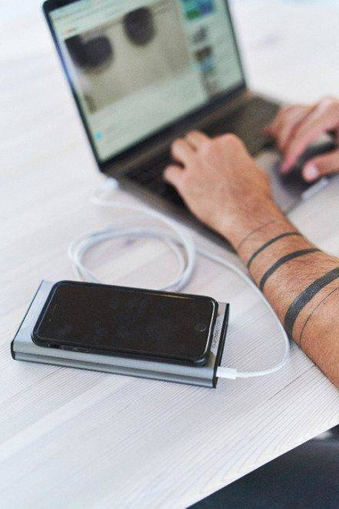 Goal Zero Sherpa 100 PD power bank z indukcją.