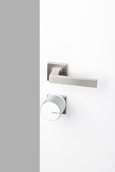 Zamek tedee GO (srebrno-biały) + Wkładka typu A + Mostek wifi