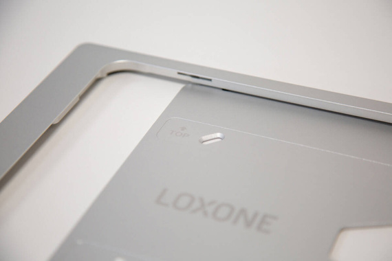 Loxone ramka ścienna na iPad 10,9'' (srebrna)